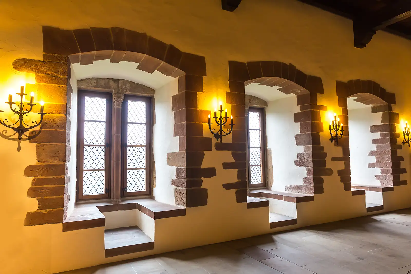 Esempio serramenti in legno Finestre in legno di stile classico per ambienti tredizionali