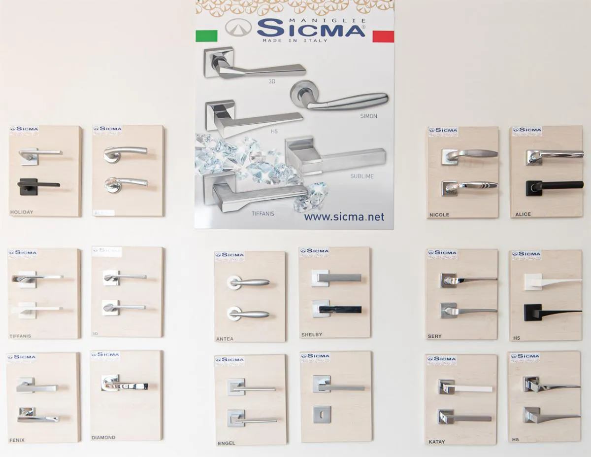 Vasta esposizione di maniglie di design per porte e finestre