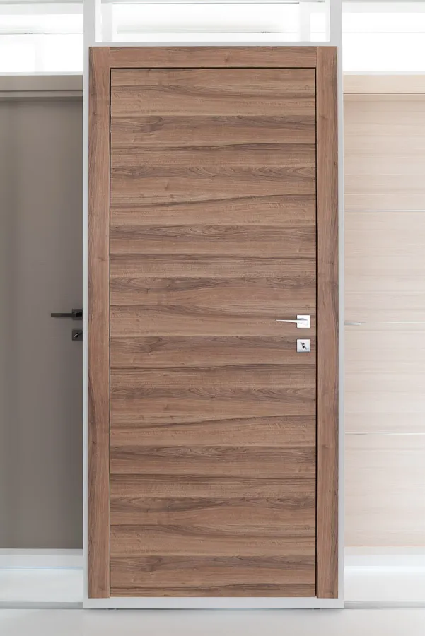 Dettaglio porta interna in legno modello 1