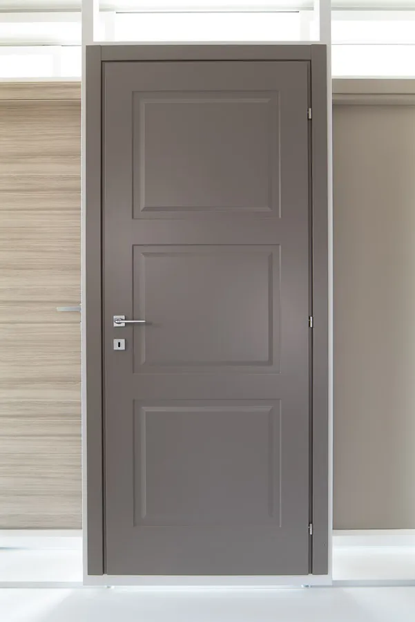 Dettaglio porta interna in legno modello 3