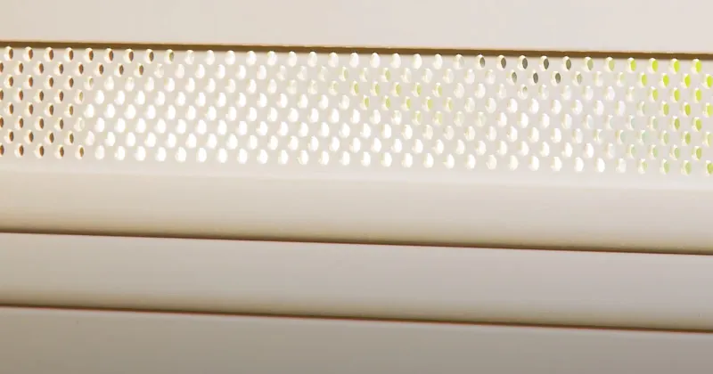 Dettaglio microforatura da 2 millimetri delle tapparelle Rollstar