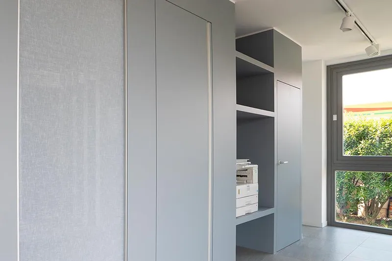 Porta filo muro in esposizione