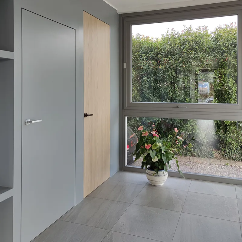 Esempi di porte filo muro