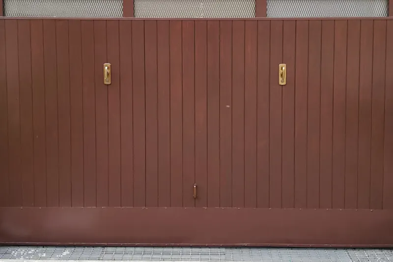 Porta basculante verniciata