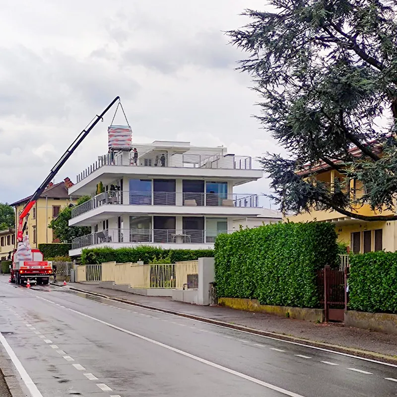 Falegnameria Adda consegna al piano dei nuovi serramenti Servizio di consegna al piano dei nuovi serramenti